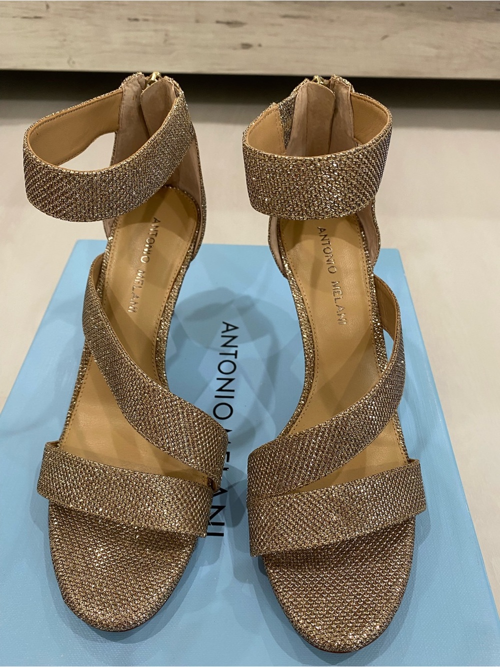 Nwb antonio  Melani Gold sparkly  Strappy High Heel Sandals with back zipper
